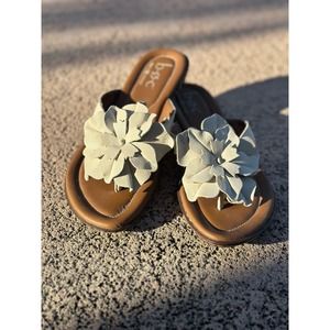 b.o.c. Born Concept Leather Sandals - Size 8 - Flowers - Great Condition!